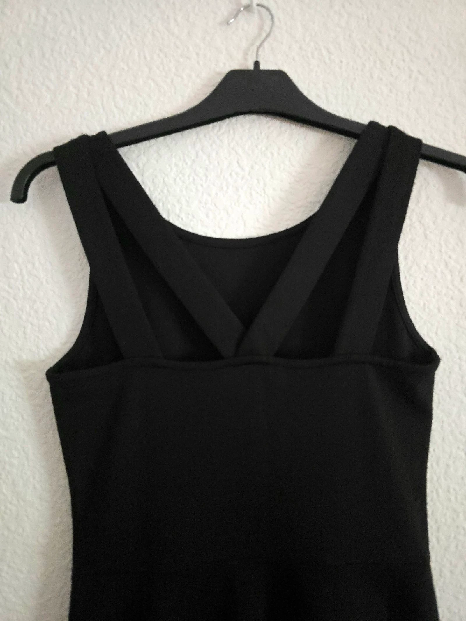 Vestido de skatista preto com costas cruzadas sem mangas Fit & Flare FB Sister New Yorker XS Vestido de skatista preto com costas cruzadas sem mangas Fit & Flare FB Sister New Yorker XS – photo 4